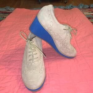 VINTAGE NINETIES 90'S BEIGE SUEDE OXFORDS W/BLUE RUBBER WEDGE SOLE 8